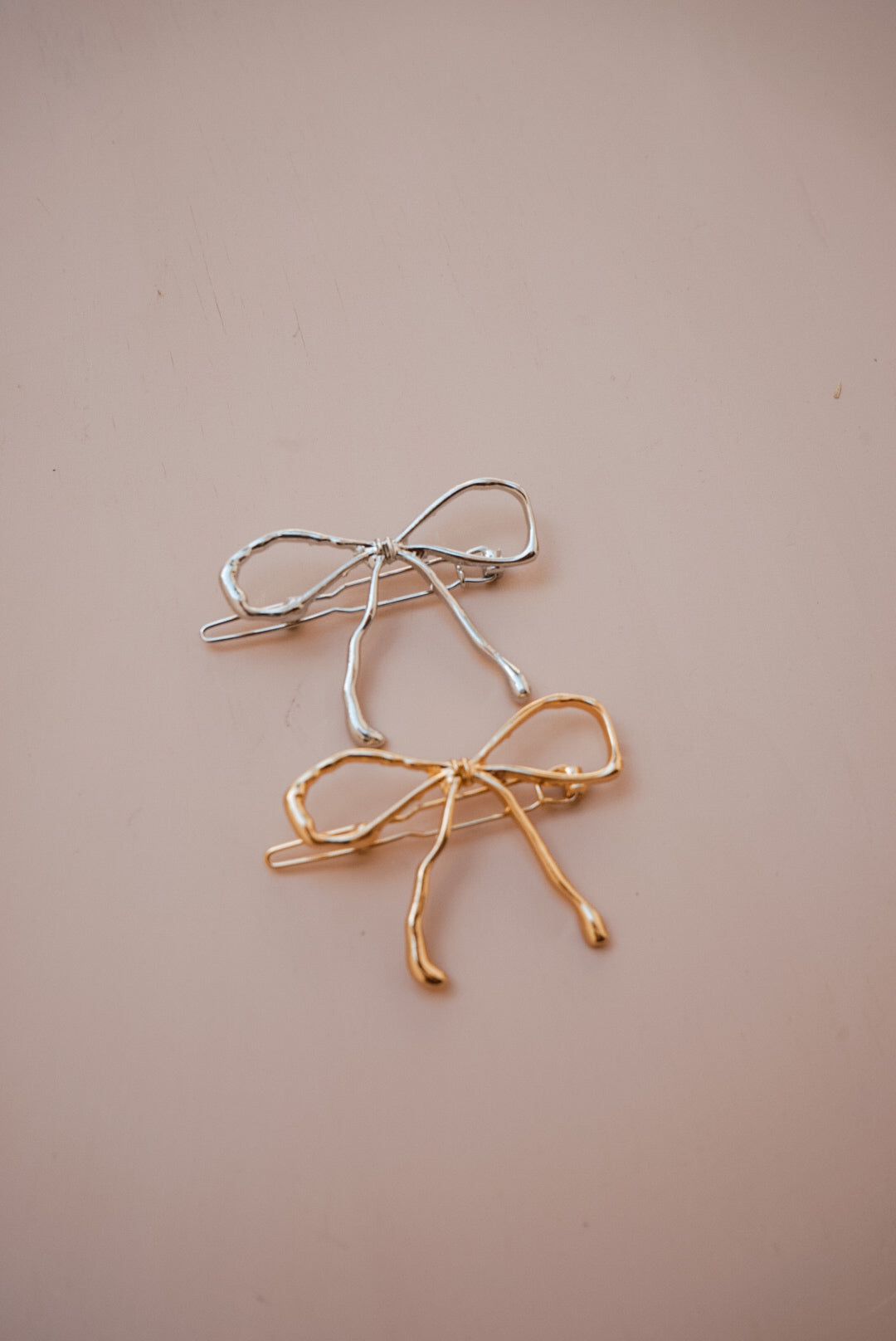 metal bow pins (2 color options)