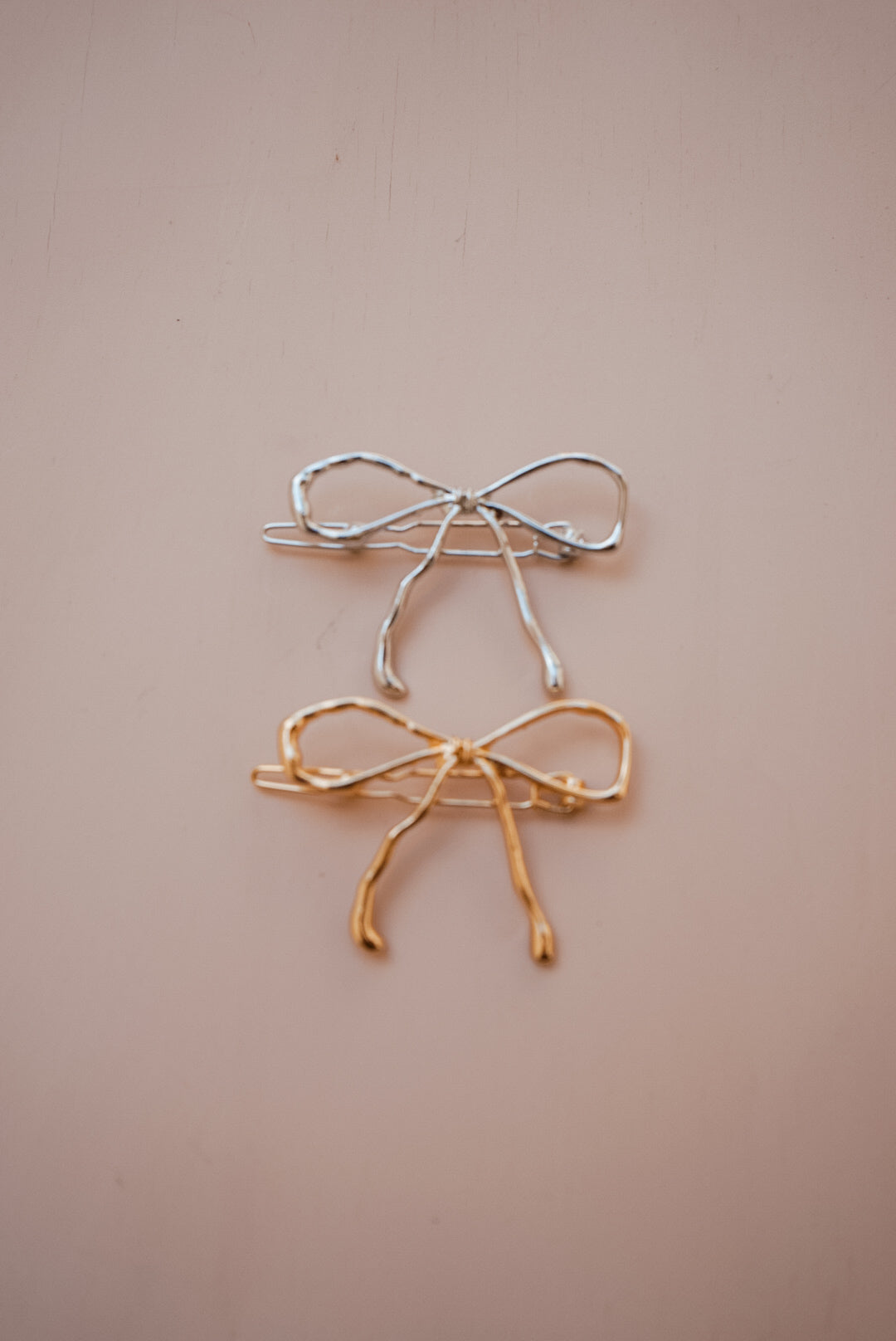 metal bow pins (2 color options)