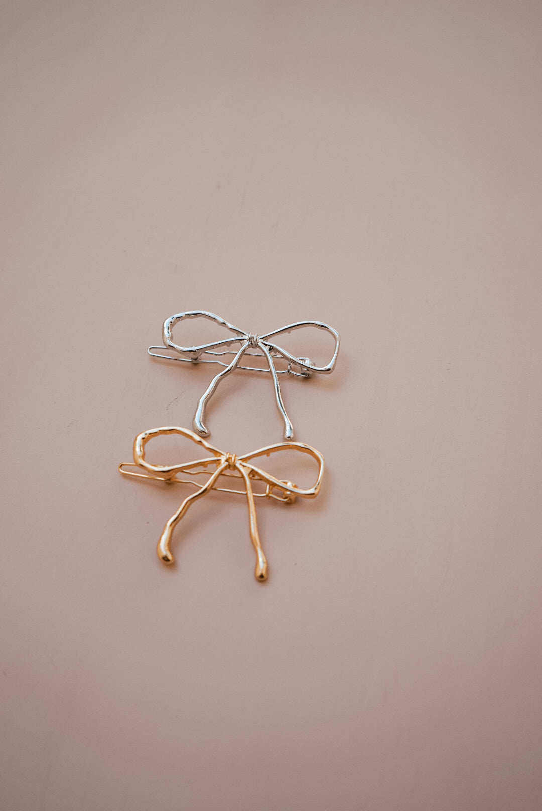 metal bow pins (2 color options)