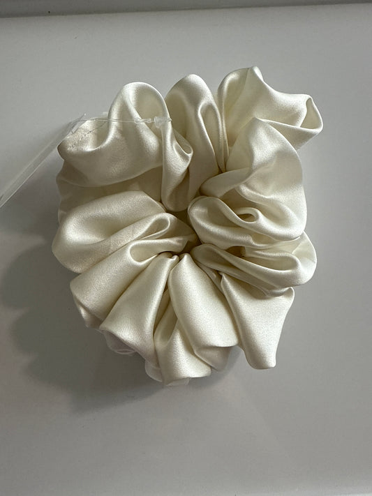 Buttercream silk scrunchie