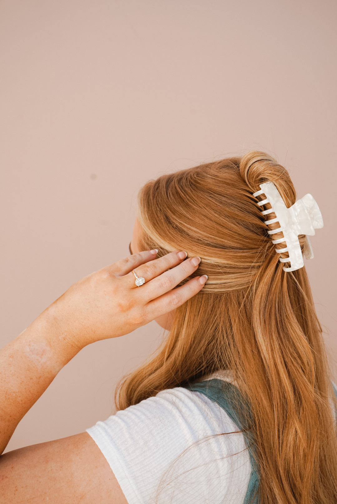 stargazing opalescent claw (great for thin hair)