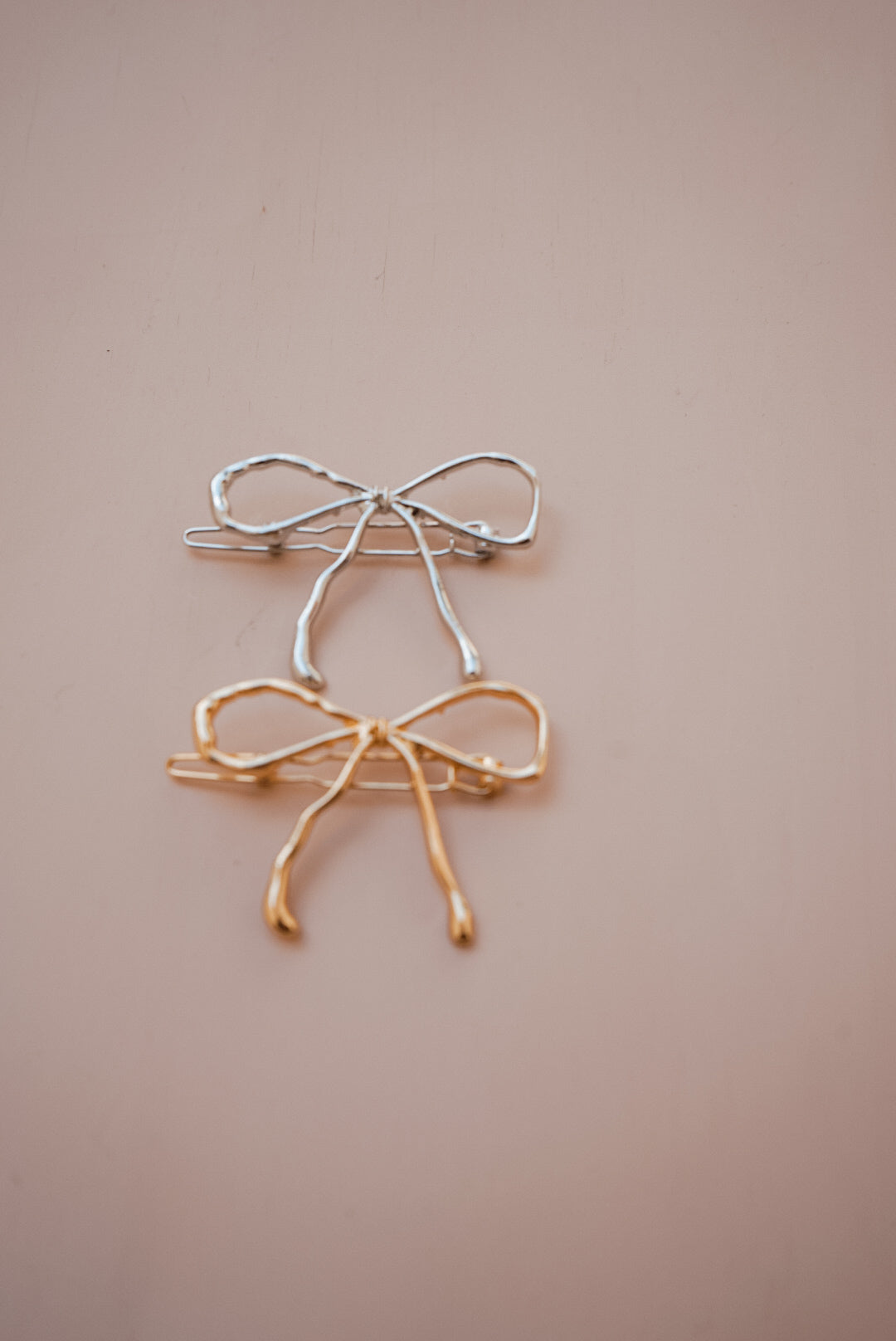 metal bow pins (2 color options)