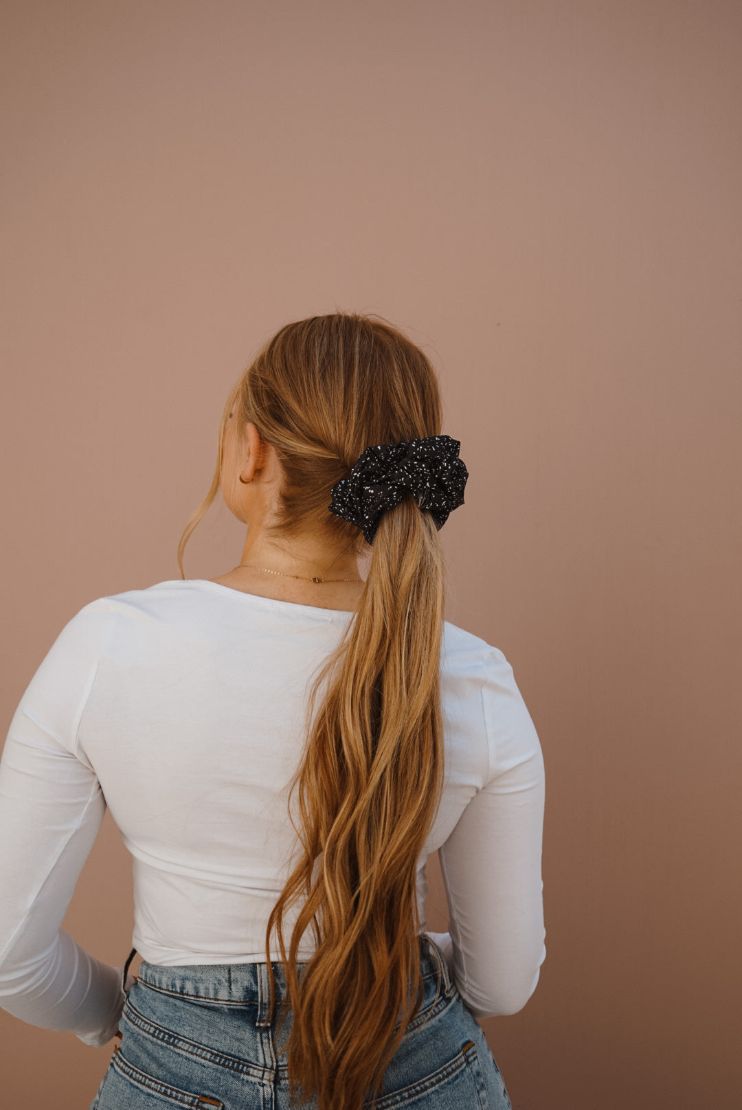 sassy oversized scrunchie (2 color options)