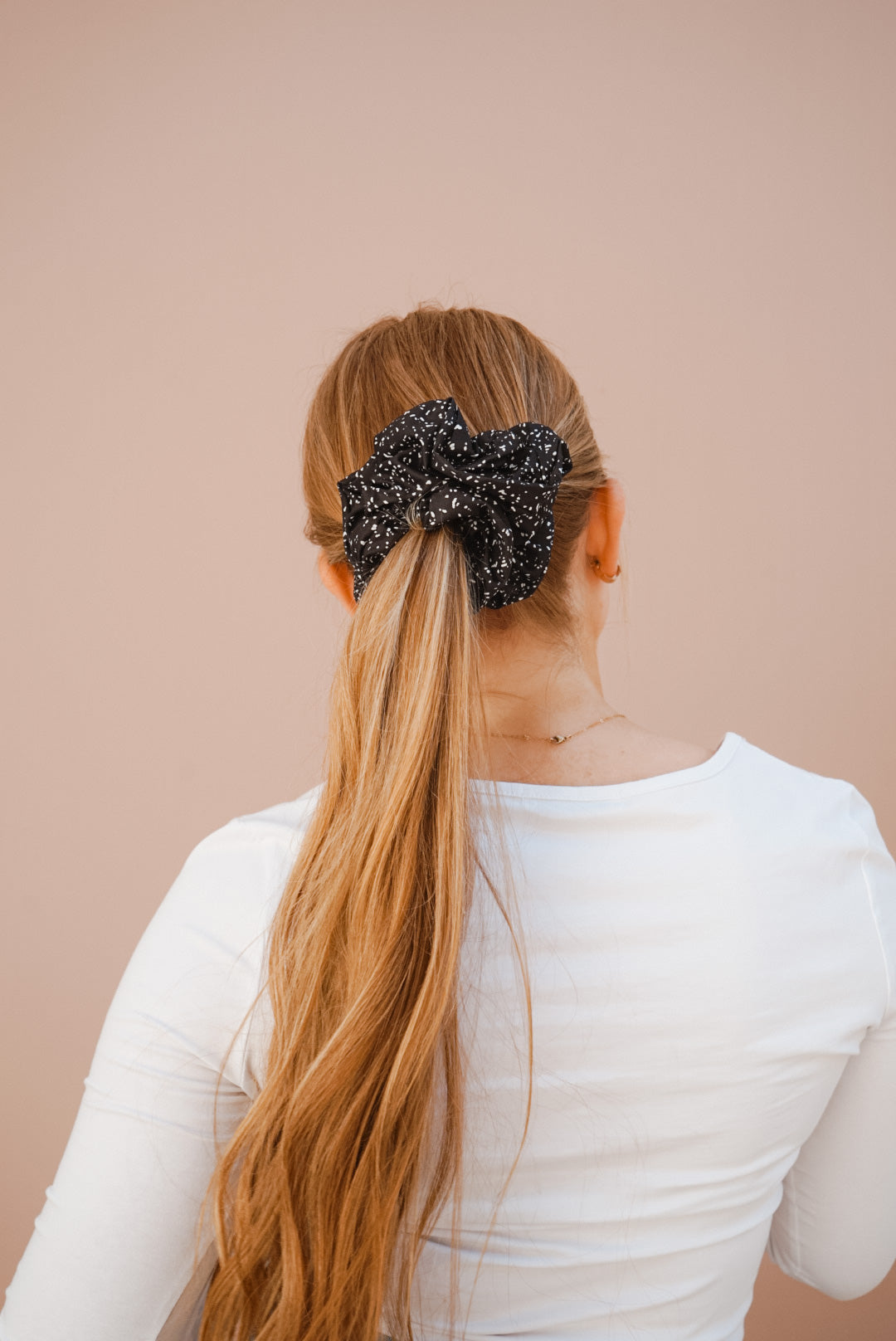 sassy oversized scrunchie (2 color options)