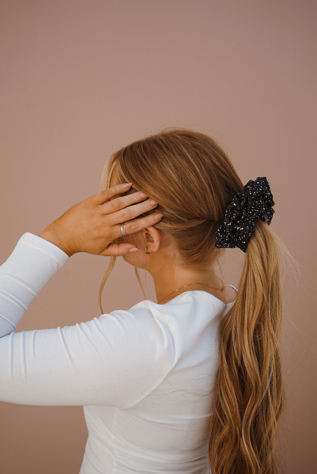 sassy oversized scrunchie (2 color options)