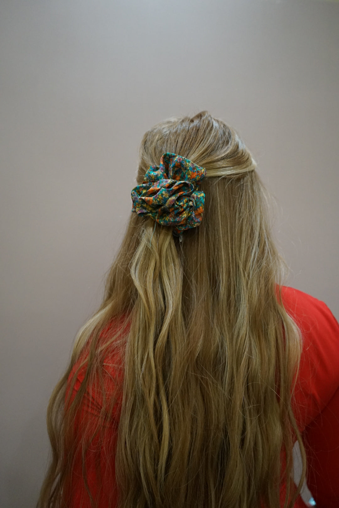 the first date floral oversized scrunchie