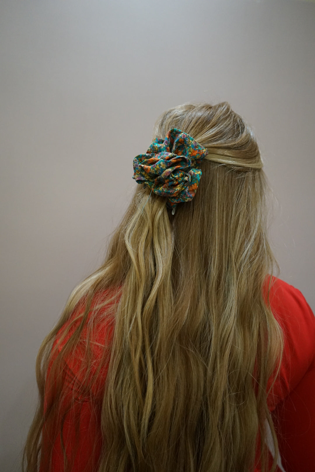 the first date floral oversized scrunchie