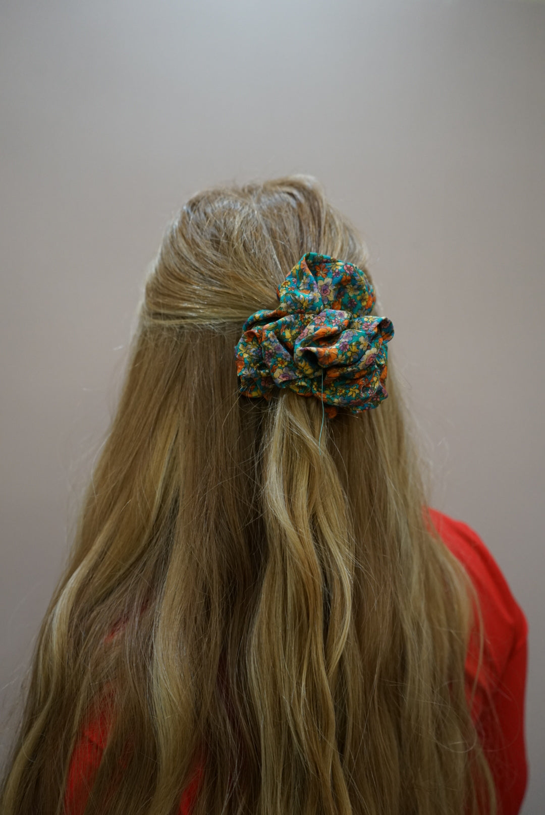 the first date floral oversized scrunchie