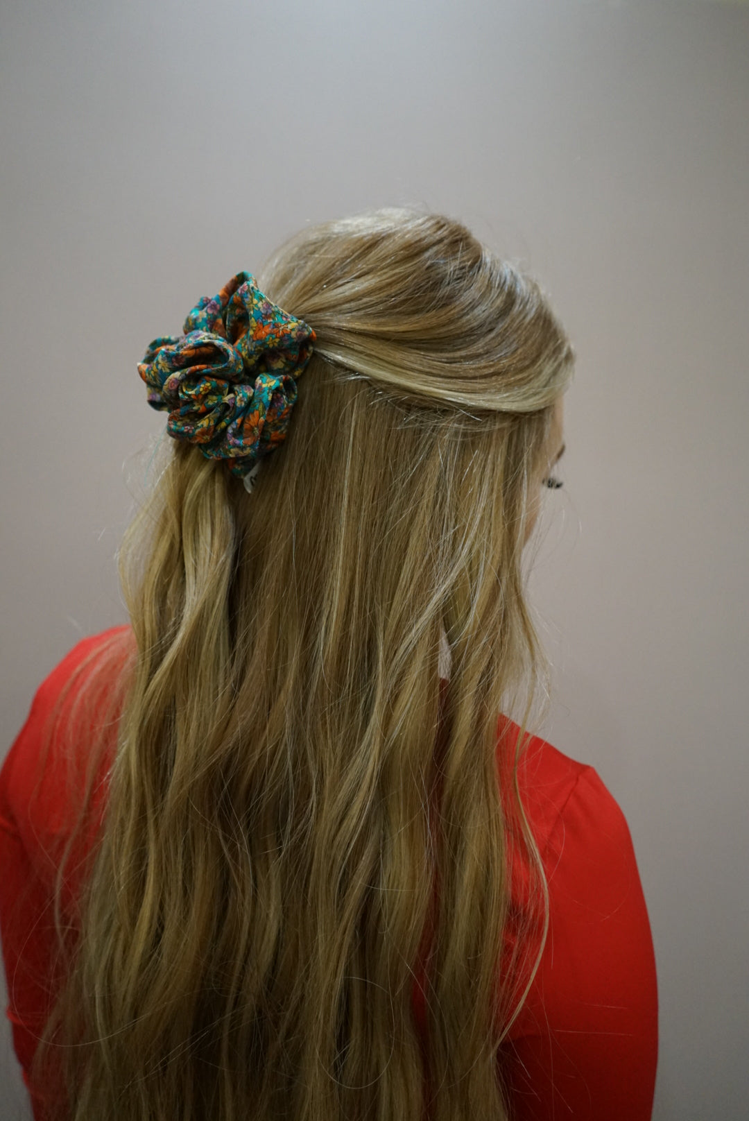 the first date floral oversized scrunchie