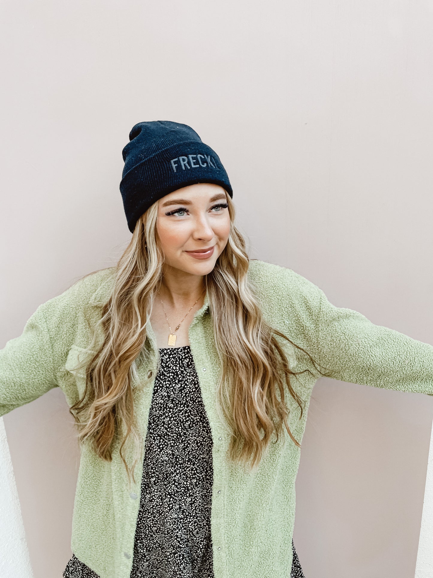 the Frecki beanie in black