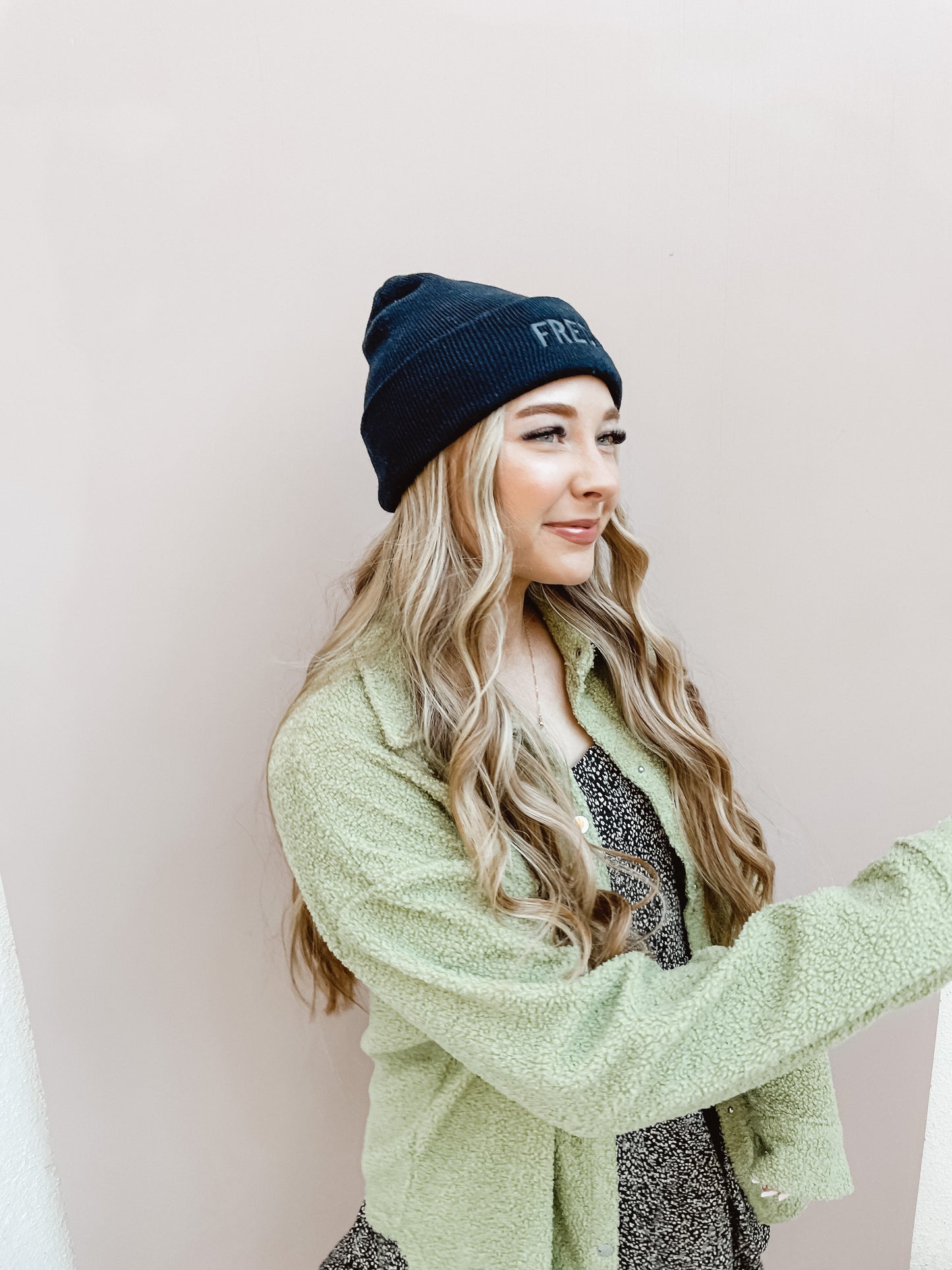 the Frecki beanie in black